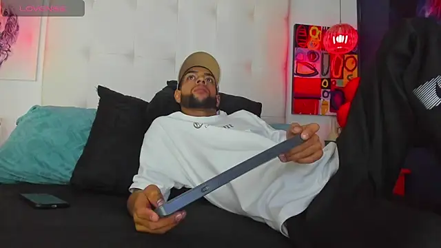 Pokazy przed kamerką – Aiden_Cash7