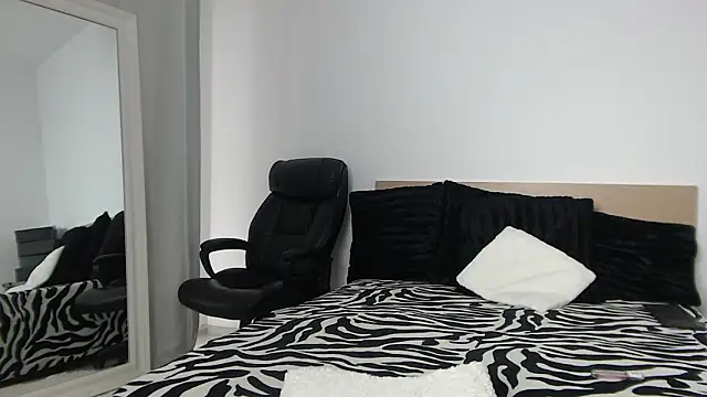 Layla23a Chat XXX live