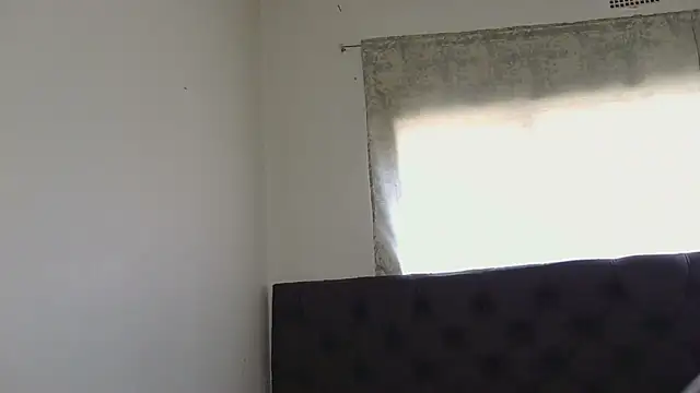 sluttylaura21 Live XXX-chat