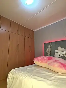 AddictiveMassiveBooty's Webcam Show