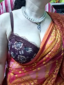 Indian_Coupl3 élő XXX-chatje