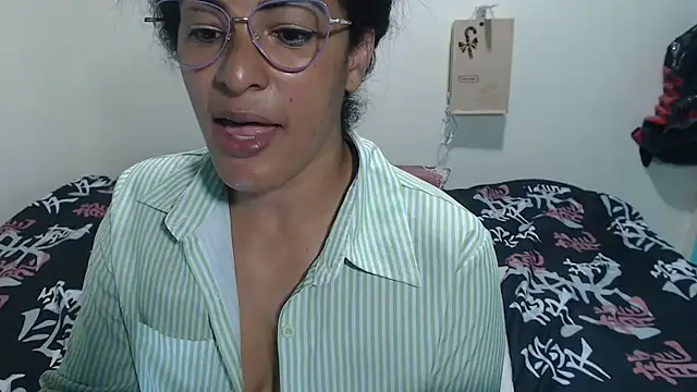 Chat +18 de kateleyagrey ao vivo