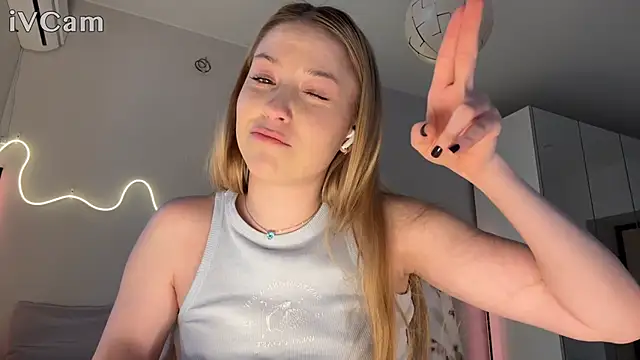 Monikacutie's Live XXX Chat