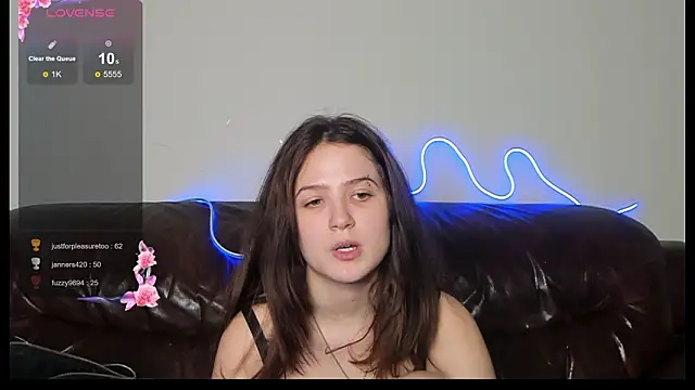 Chat +18 de Anora_Miller ao vivo