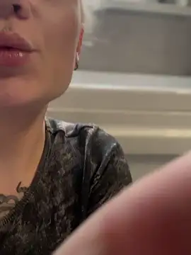 BlondeDoll_ 在線直播表演