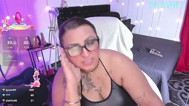 XXX chat uživo modela Ivonnee__