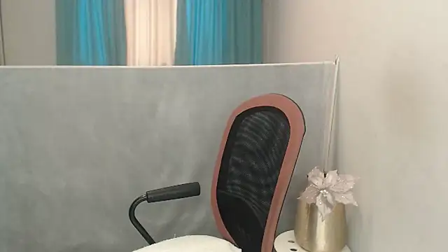 Chat XXX en directo de LuxuryNika