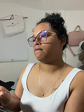 angela_angels_ Adlı Modelin Canlı XXX Sohbeti