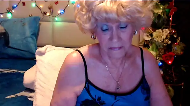 HappyWomanOn's Live XXX Chat