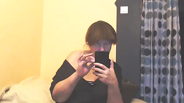 XXX chat uživo modela MioritaHard