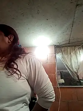 isis_milove Adlı Modelin Canlı XXX Sohbeti