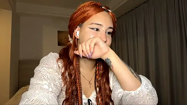 แชท XXX สดของ LuxureMia