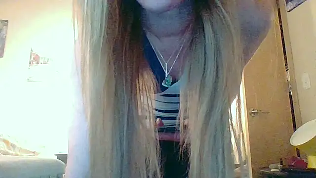 eatmeplease44 Adlı Modelin Canlı XXX Sohbeti