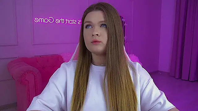 CrystalLyons' Live XXX Chat