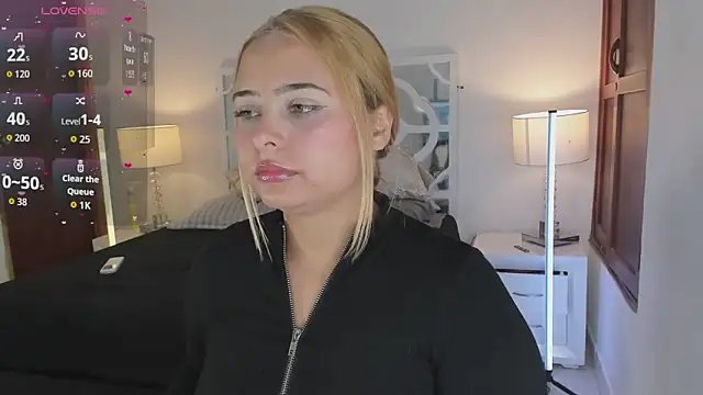 MikaelaStoneのライブXXXチャット