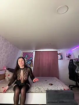 Show modela -MaybeBaby- na web-kameri