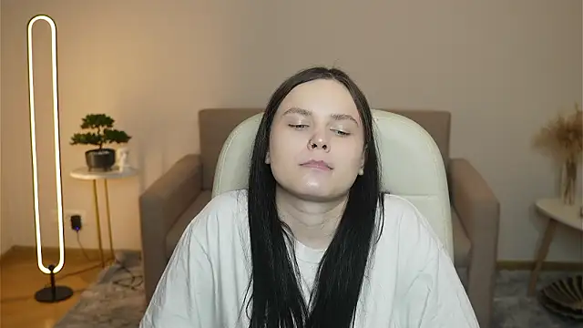 Chat +18 de LeilaErcolani ao vivo