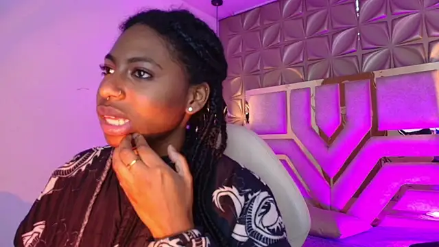 Chat XXX ao vivo de Queen_perla_