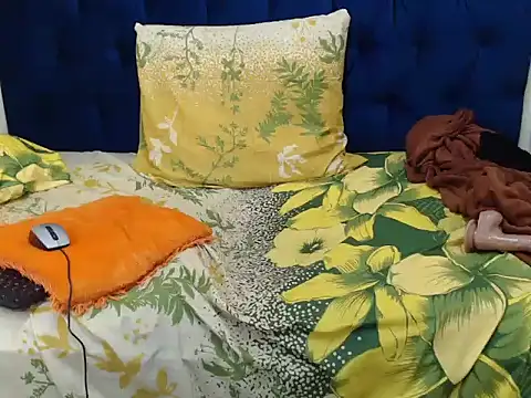 CurvyAssXX21's Live XXX Chat