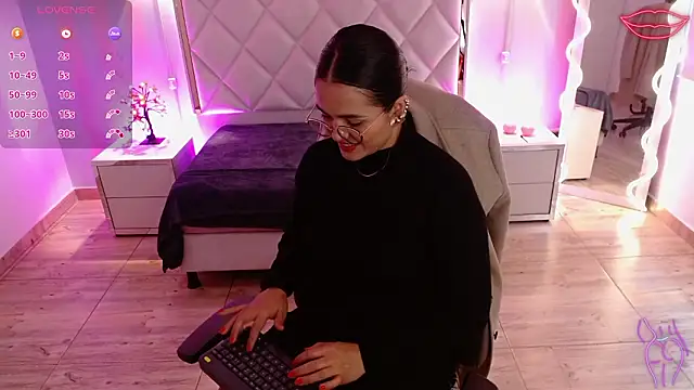 Chat XXX en directo de Rosalind_tay