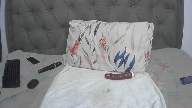 ThePeacheese Adlı Modelin Canlı XXX Sohbeti