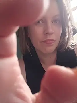 XXX chat uživo modela Cumonkatie