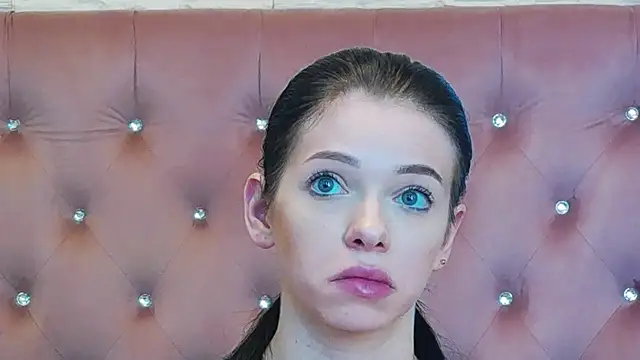 PeachyElla26 Webcam Show