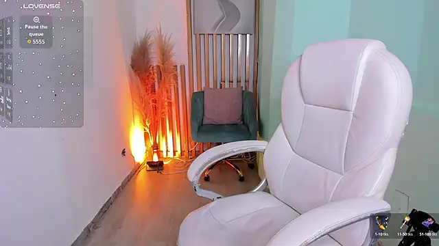 AmbarFoxx_ Show in webcam