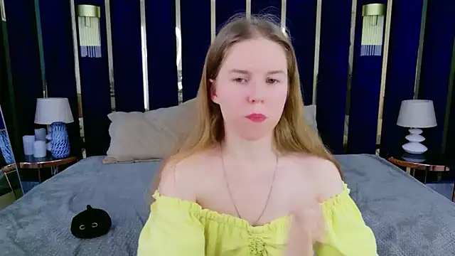 Chat +18 de Alida_Brice ao vivo