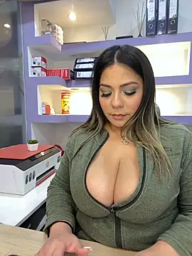 Chat XXX en directo de isabella_horney_