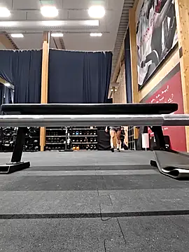 sluttyLeeo: διαδικτυακό σόου στην κάμερα