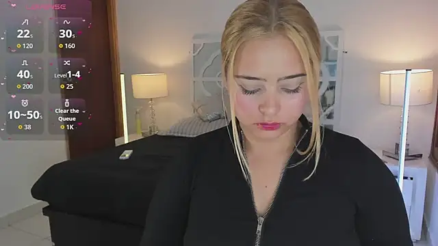 MikaelaStone Live XXX-chat