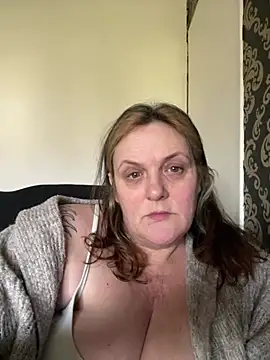 Busty-GilfQuinn – webcam-show