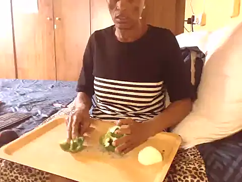 LONGBLKCLIT36's Live XXX Chat