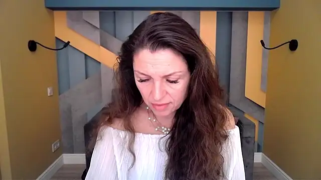 EllaLong élő XXX-chatje