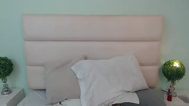 ScarletLevis' Live XXX Chat