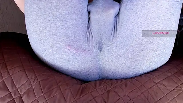 Cameltoe_squirt_inPants' Live XXX Chat