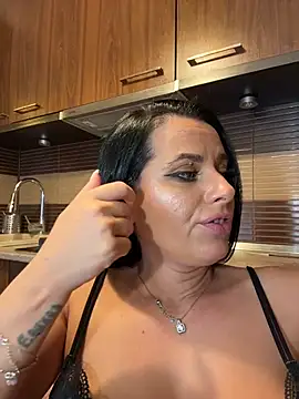 Chat XXX en directo de Hotmomcheckk_