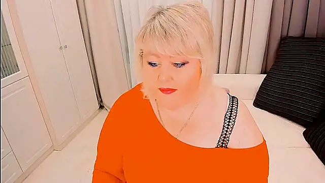 Chatroom XXX en direct de BIGTITSBBW