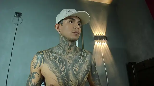 Travistanner_28 Live XXX-Chat