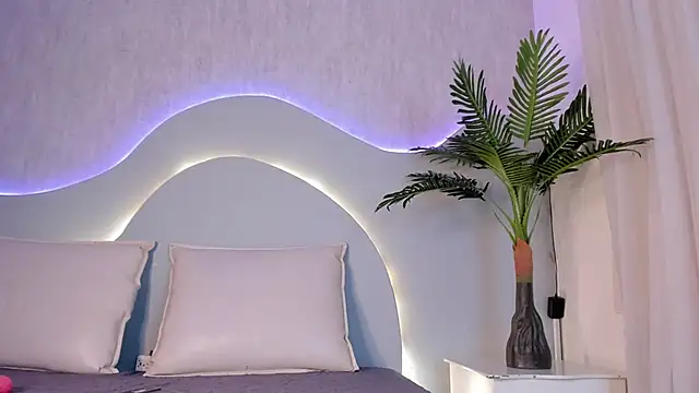 Онлайн чат XXX CannelaSmith