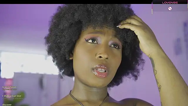 EmmaSanzz_ Adlı Modelin Canlı XXX Sohbeti