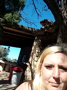 BecciDeluxe live XXX chat