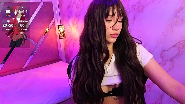 ZharaLux Chat XXX in diretta