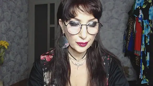 Aziza1: διαδικτυακό σόου στην κάμερα