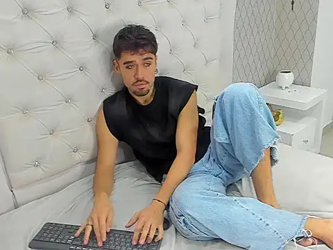 Show modela BrunoTurnerr na web-kameri