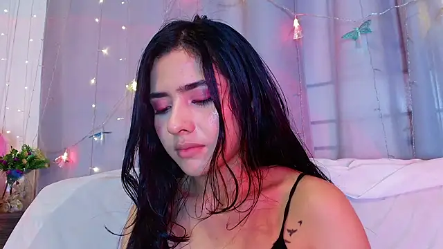 Chat XXX en directo de adara_johnson__