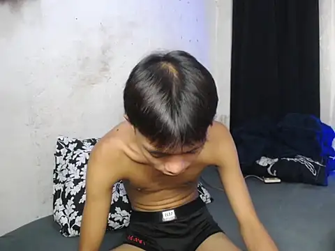 Innocentfucker 在線直播表演