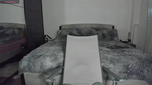 LoraCougar's Live XXX Chat