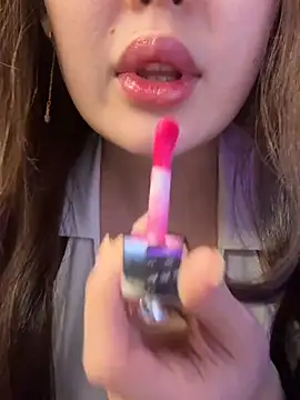 YukiiTYAN élő XXX-chatje